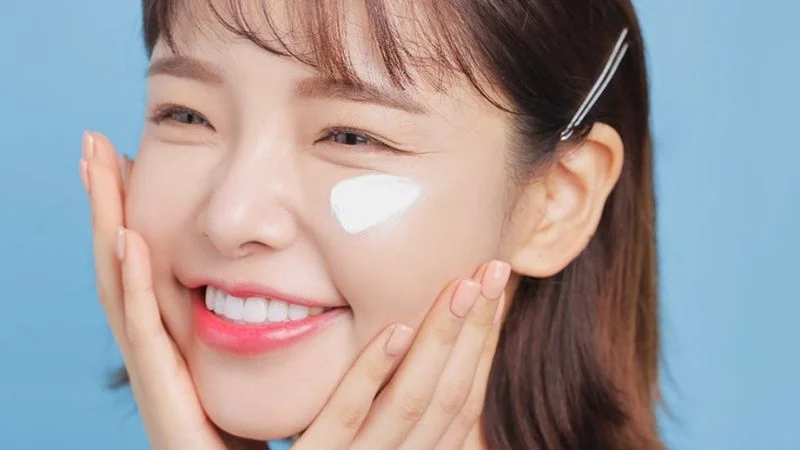 mách bạn cách thoa kem chống nắng lần 2 hiệu quả và chính xác nhất